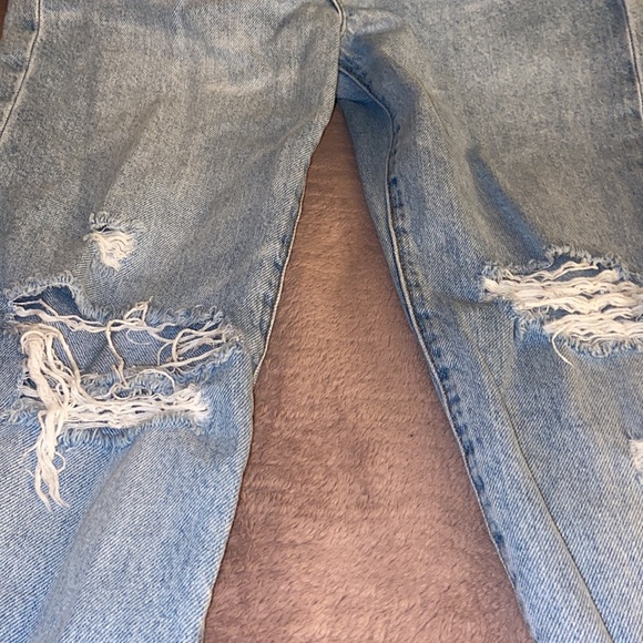 Jean - Picture 3 of 4